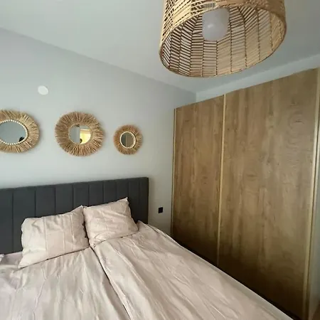 Modern Family Near The Beach, Free Parking Apartment