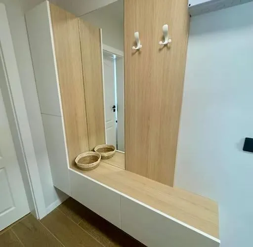 Modern Family Near The Beach, Free Parking Apartment *